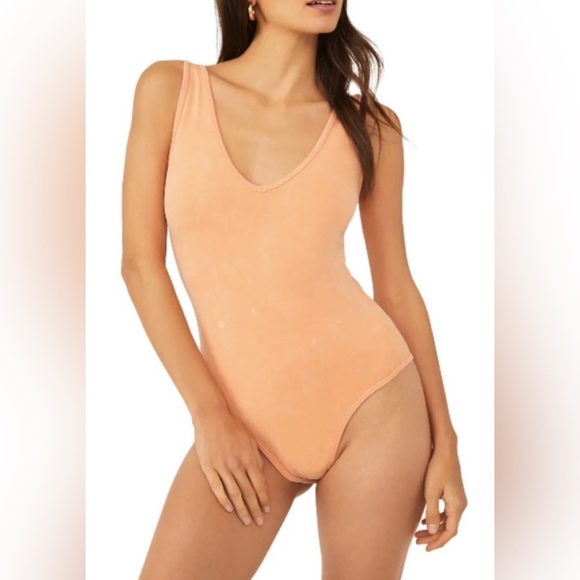 NEW FREE PEOPLE - Seamless v neck bodysuit - Picture 1 of 6